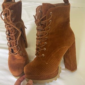 SOLD.   6 1/2 suede brown booties